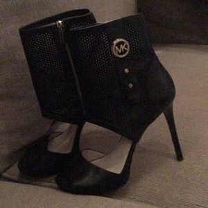 Good condition comfortable zip sides